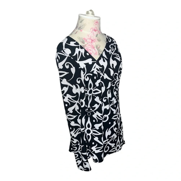 Narciso Rodriguez for Design Nation Black & White Design Offset V-Neck - Picture 5 of 10